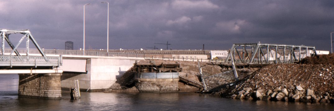 Demolition of Clarence Road Bridge - 1975 clarenceroadbridge
